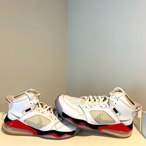 Nike Mens 9 Air Jordan Mars 270 CD7070-100 White Basketball Shoes Sneakers